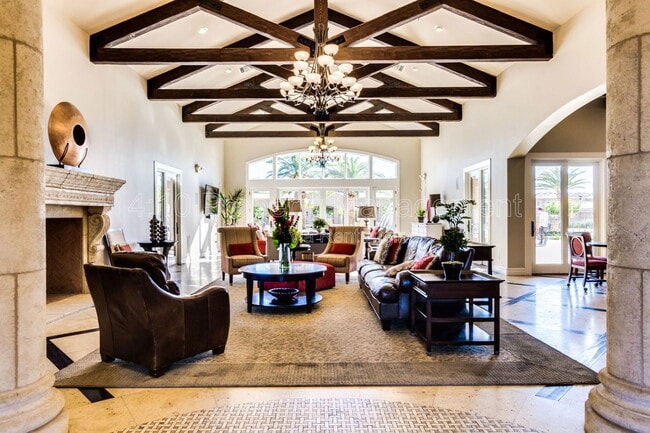 Building Photo - 1367 S Country Club Dr
