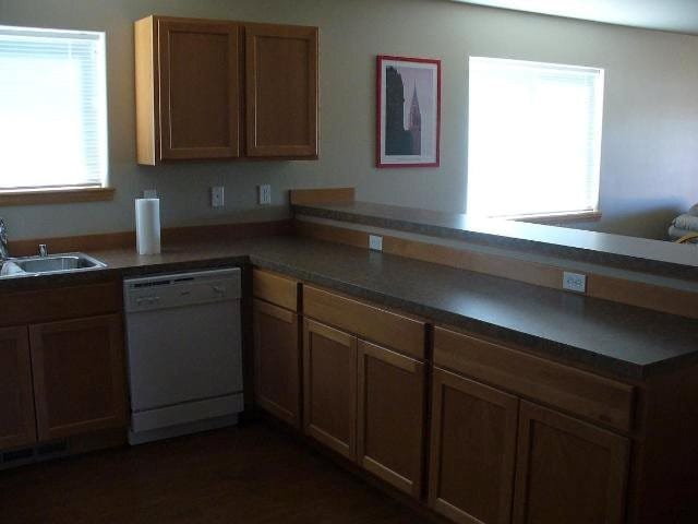 Building Photo - 402 N Pacific St