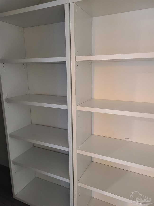 Building Photo - 603 N Reus St