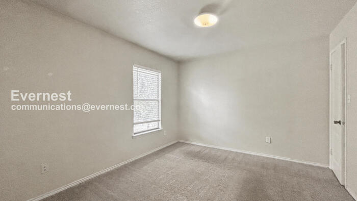 Building Photo - 386 Siebert Dr