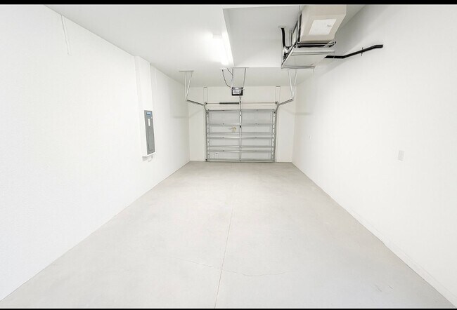 Building Photo - Brand New 3 Bed / 2 Bath Rental in Cape Coral