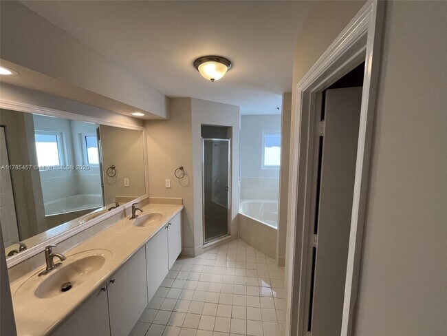 Building Photo - 14670 SW 132nd Ct