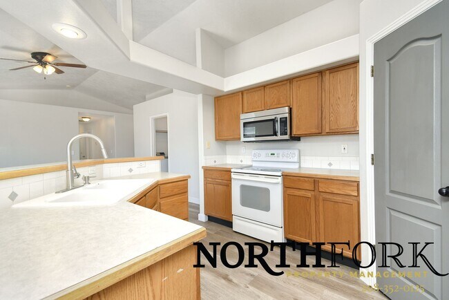 Building Photo - Comfortable, clean Meridian, Idaho Home available today!