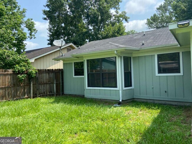 Building Photo - 317 Lake View Dr
