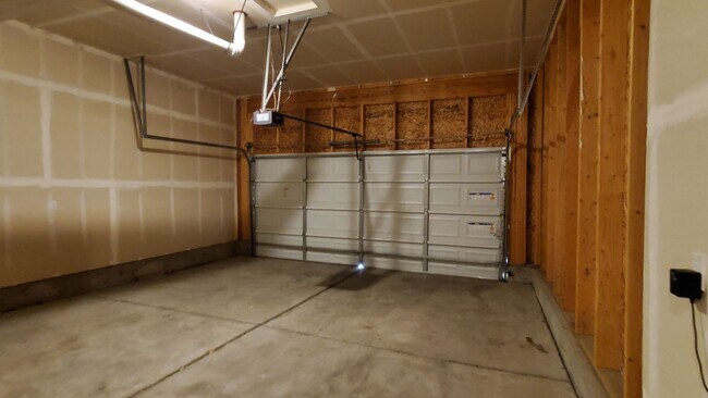 Building Photo - $2576, 5 Br/4 BA Stunning house for rent in Colorado Springs