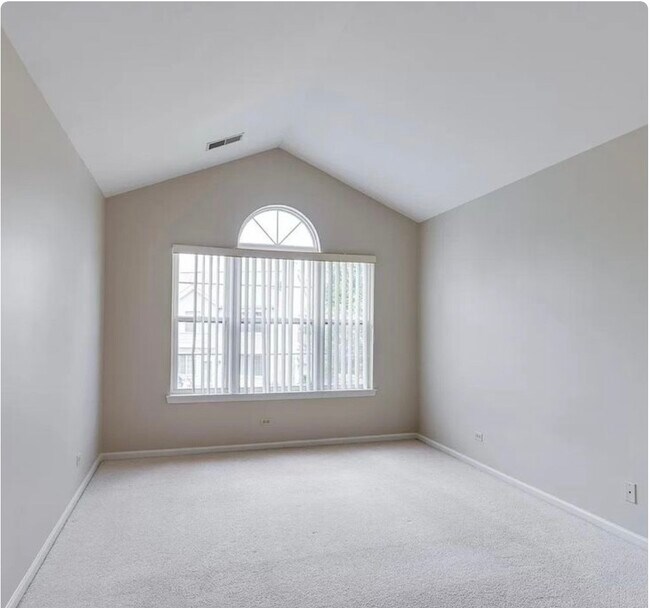Building Photo - 1 S Oakhurst Dr