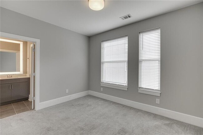 Building Photo - 456 Parkway Dr NE