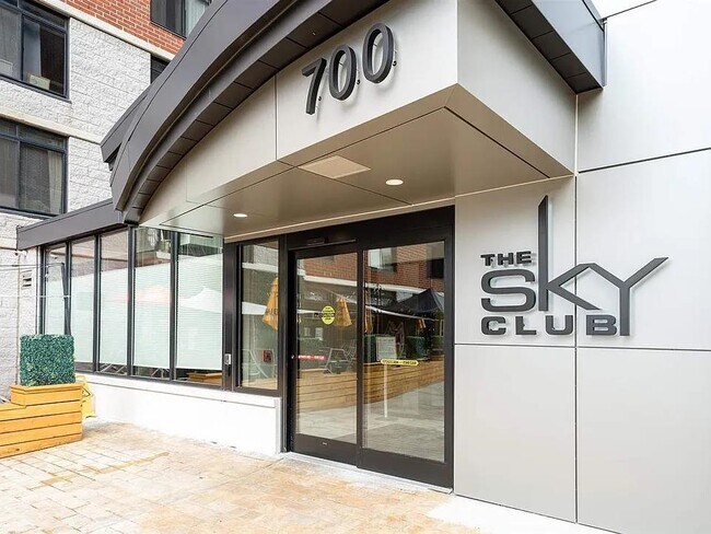 Building Photo - 700 1st St