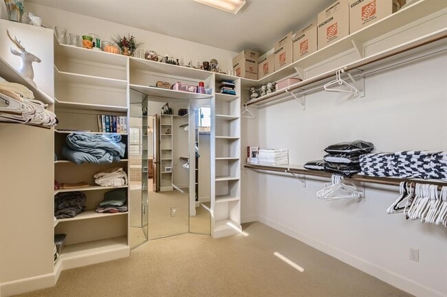 Building Photo - 3900 Peak Lookout Dr