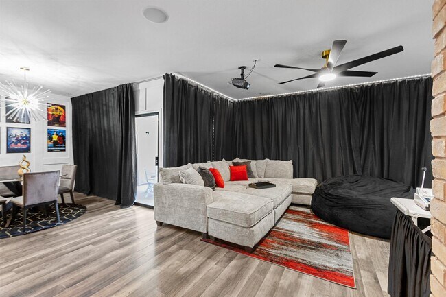 Building Photo - 10809 Garden Mist Dr