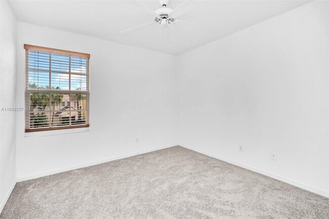 Building Photo - 1637 SW 156th Ave