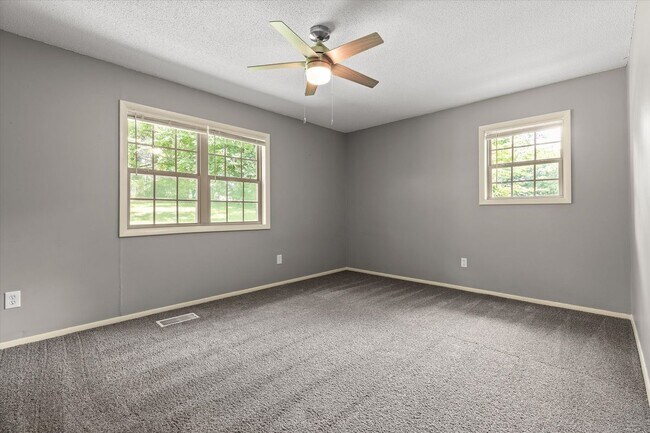 Building Photo - 1204 Timesville Rd
