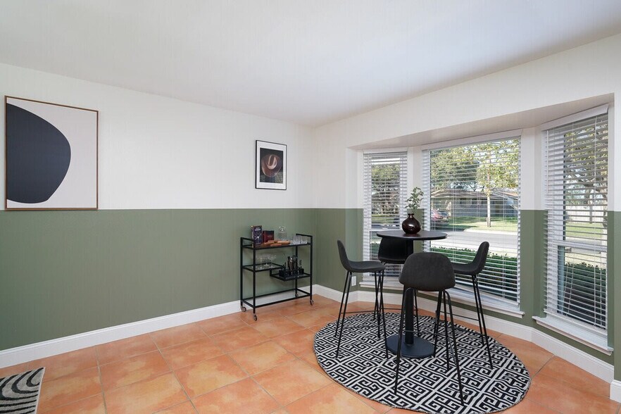 Building Photo - 10807 Mount Ida Dr