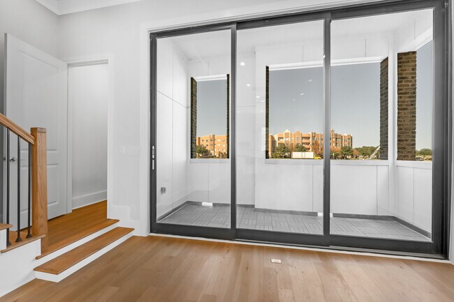 Building Photo - 633 Dalton Ln