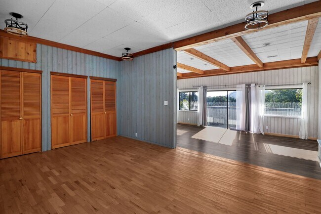 Building Photo - 4 Bed 3 Bath - Groups Welcome - Skyline - Westerly Views