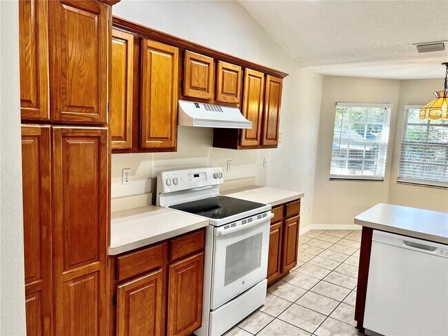 Building Photo - 16216 Hillside Cir