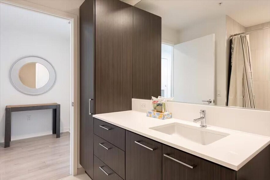 Building Photo - 11911 Freedom Dr