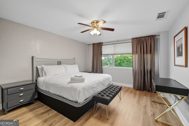 Building Photo - 3645 Peachtree Rd NE