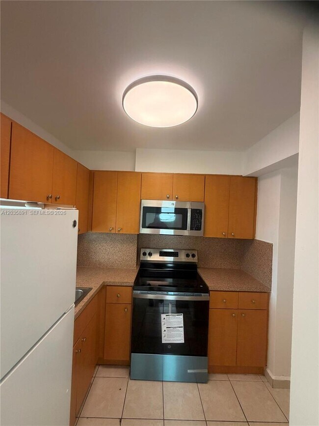 Building Photo - 400 Kings Point Dr
