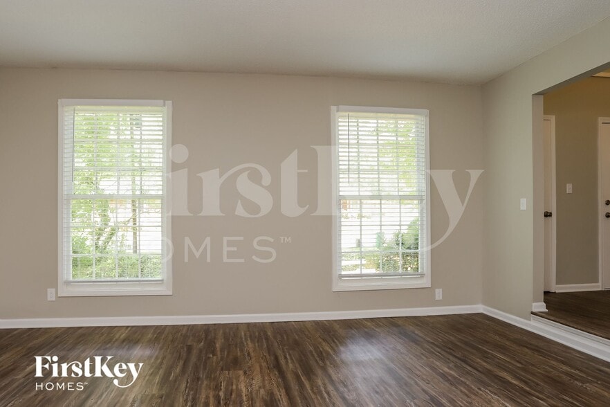 Building Photo - 1083 Forest Heights Rd