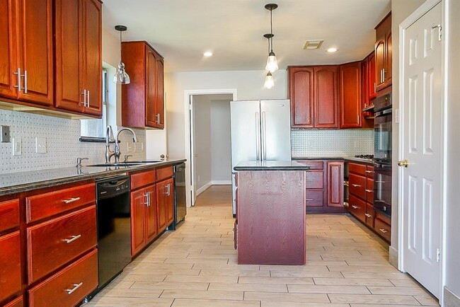 Building Photo - 7626 Coachwood Dr