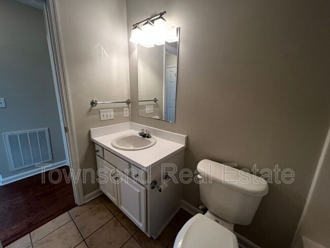 Building Photo - 3539 Harrisburg Dr