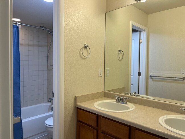 Building Photo - Very Nice 4-Bdrm Rancher in Meridian Ranch