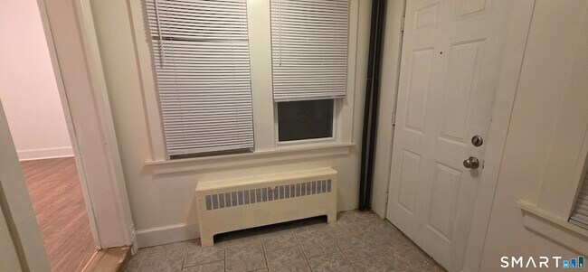 Building Photo - 137 Birch St