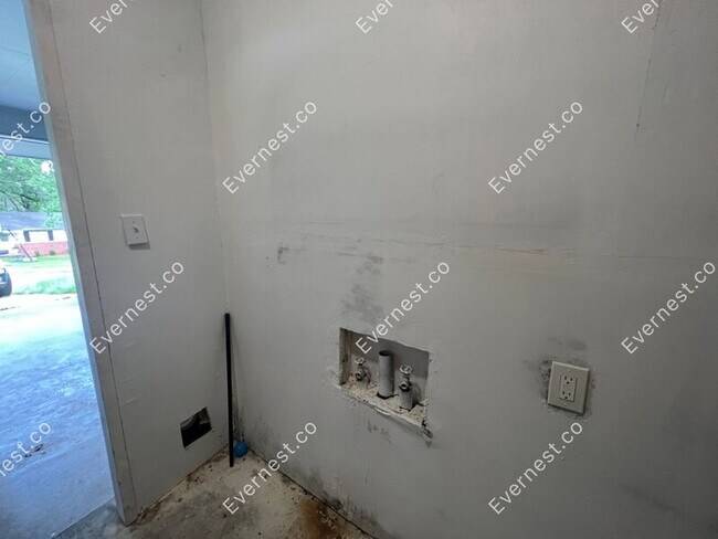 Building Photo - 5603 Bluebell Dr