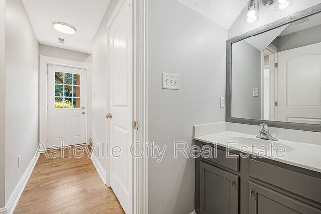 Building Photo - 84 Green Oak Rd