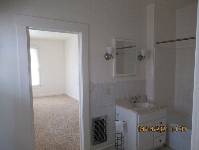 Building Photo - Pet Friendly Single Story Home in Old Town...