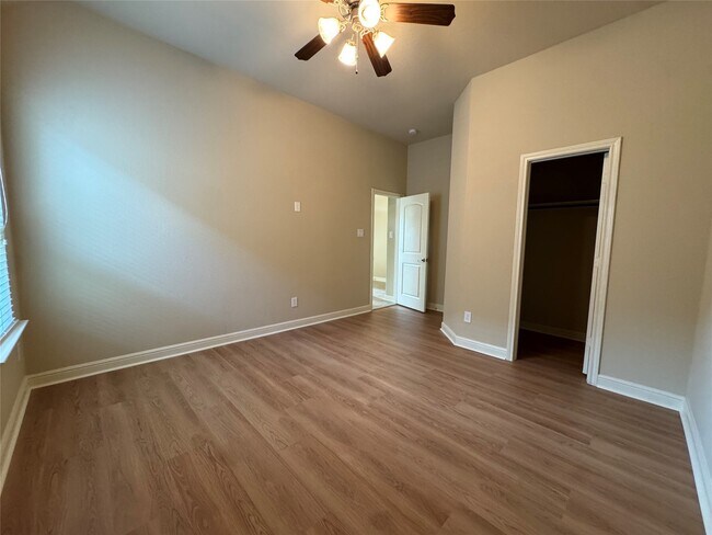 Building Photo - 4130 Grand Sunnyview Ln