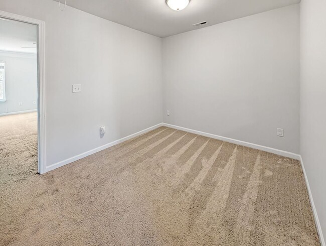 Building Photo - Spacious 3 Bed / 2.5 Bath Townhouse with Loft & 1-Car Garage