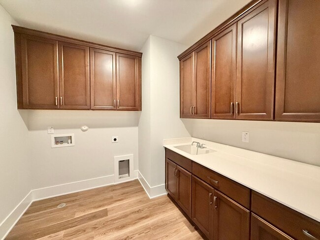 Building Photo - Newly Built 5BD, 4.5BA Knightdale Home wit...