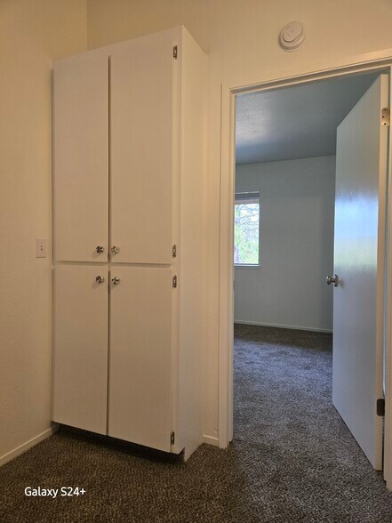 Building Photo - 13055 Lincoln Way