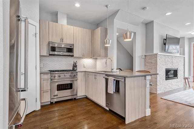 Building Photo - 556 Madison St