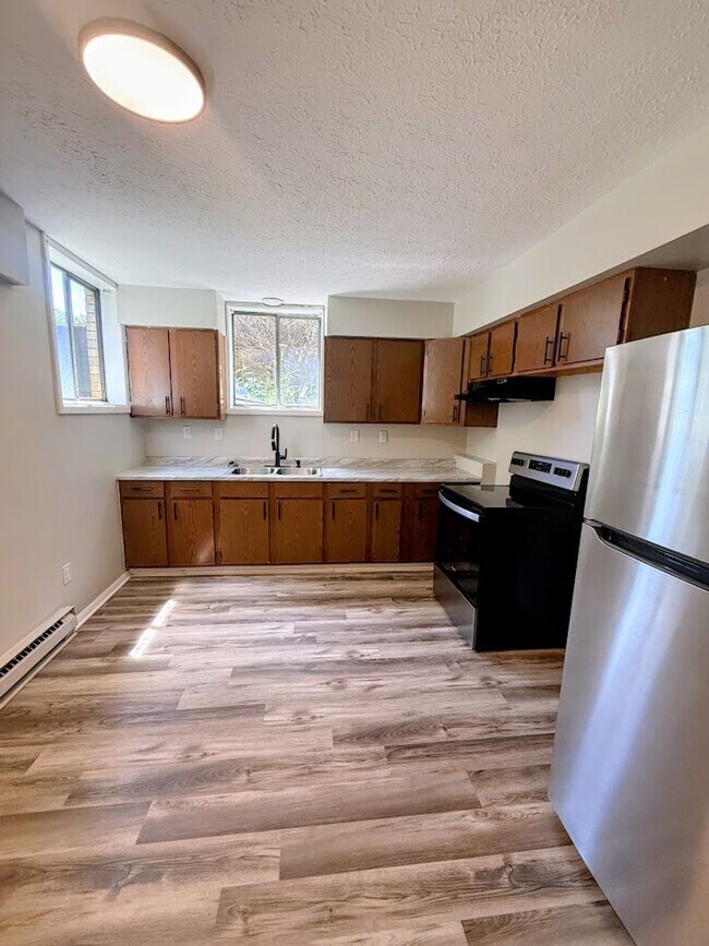 Building Photo - Bender Ave Duplex