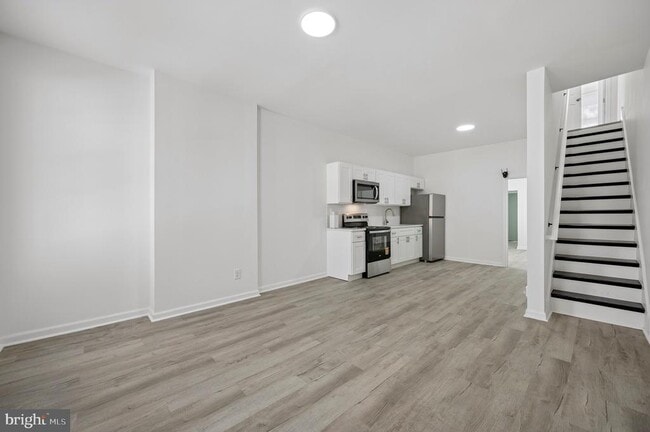 Building Photo - 1216 W Firth St