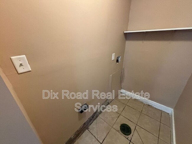 Building Photo - 209 N Grimes St