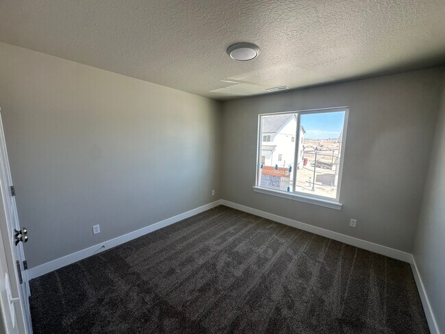 Building Photo - 1607 Stark Dr