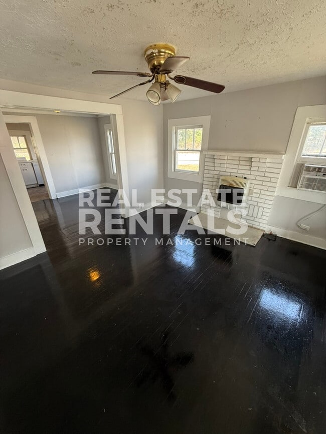 Building Photo - 205 4th St SW