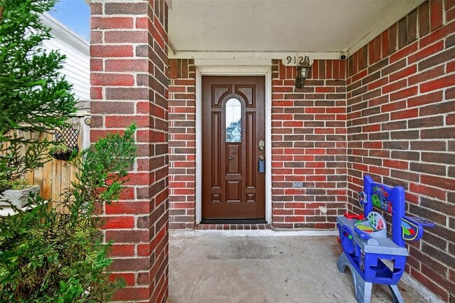 Building Photo - 9123 Belle Glen Dr