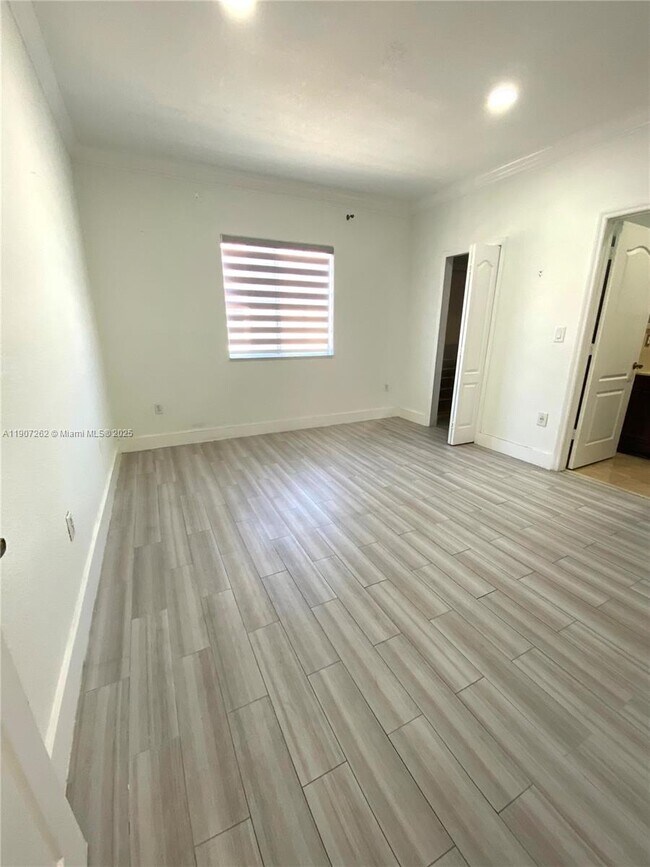 Building Photo - 8100 W 28th Ct