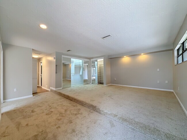 Building Photo - 609 Howard Ave