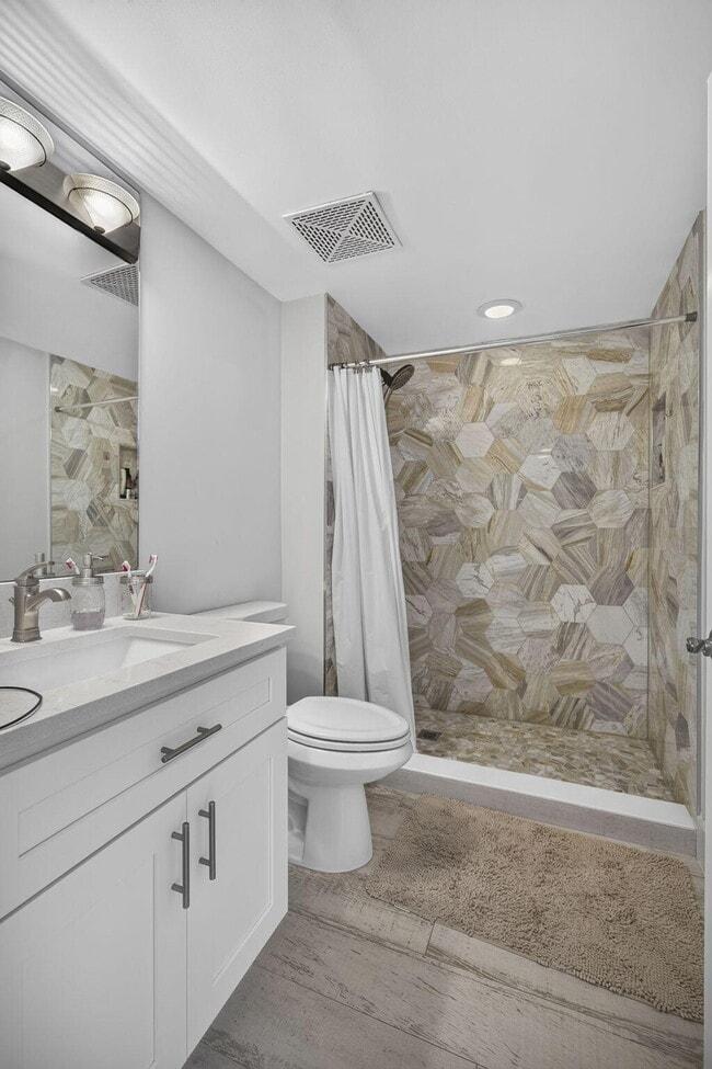 Building Photo - 403 S Sapodilla Ave