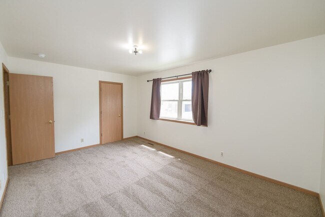 Building Photo - 2 bed 1.5 bath Townhouse in Chesterton