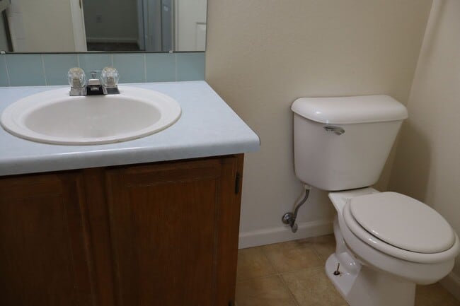 Building Photo - Cozy & Spacious 3-Bedroom Townhome In Fort...