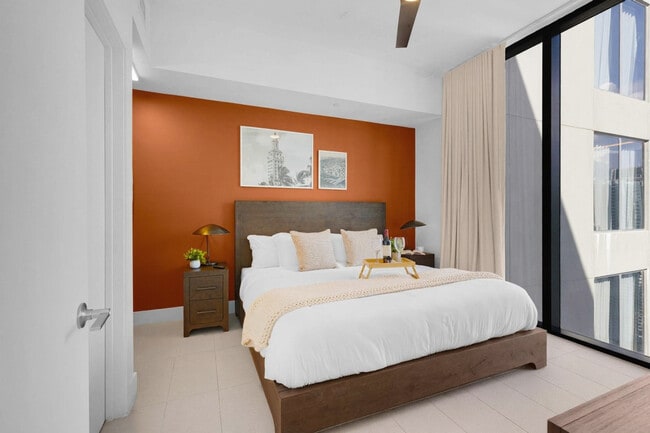 Building Photo - 601 NE 1st Ave