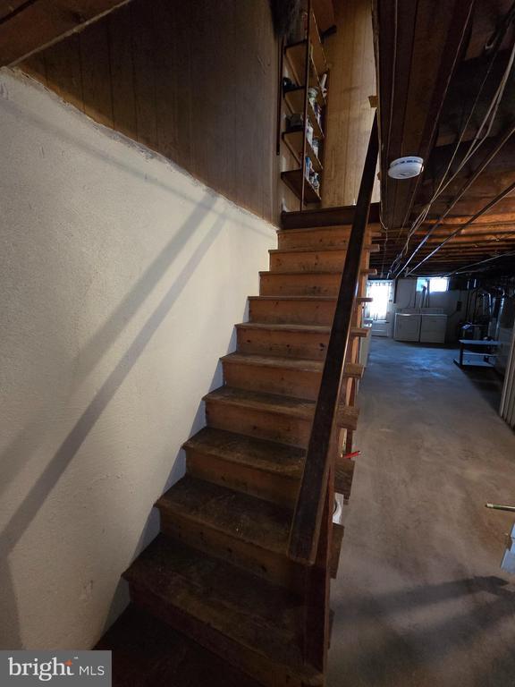 Building Photo - 553 Fanshawe St