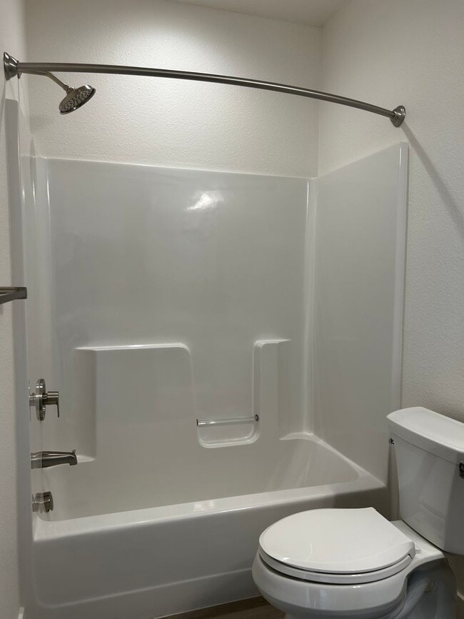 Building Photo - 1 BED 1 BATH JR ADU 2 months Free rent is applied to the 2nd month and the last month.